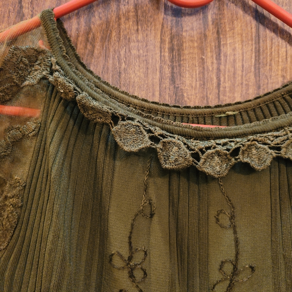 Ribbed fully stretchable net sleeves mehandi green bodycon top blouse - Picture 3 of 8
